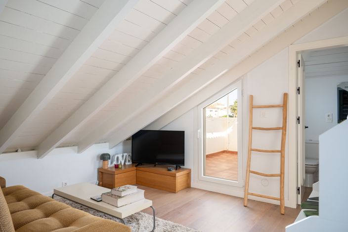 Image No.26-7 Bed House for sale