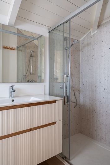 Image No.30-7 Bed House for sale