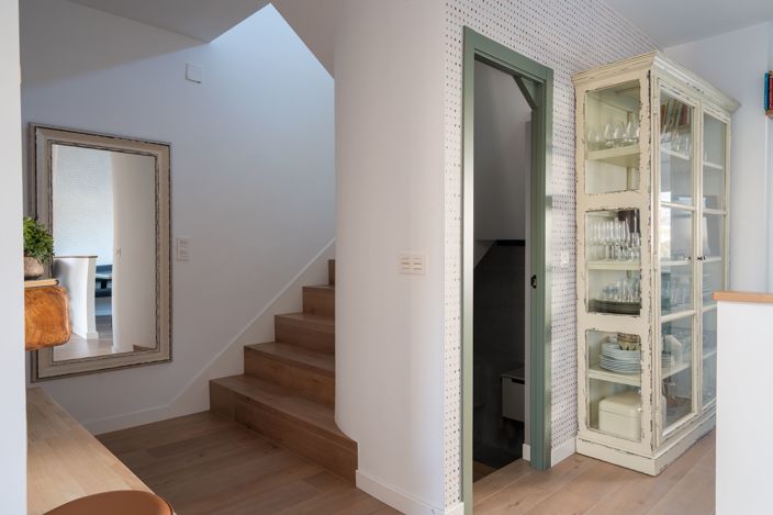 Image No.8-7 Bed House for sale