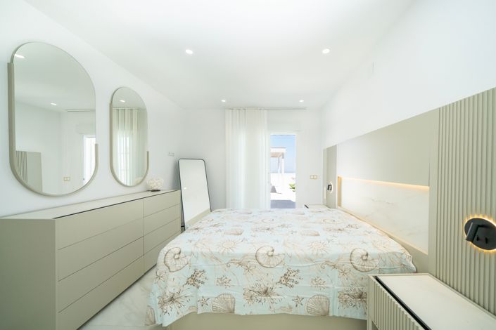 Image No.13-4 Bed House for sale