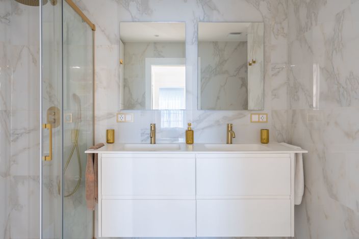 Image No.20-4 Bed House for sale