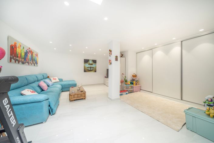 Image No.22-4 Bed House for sale