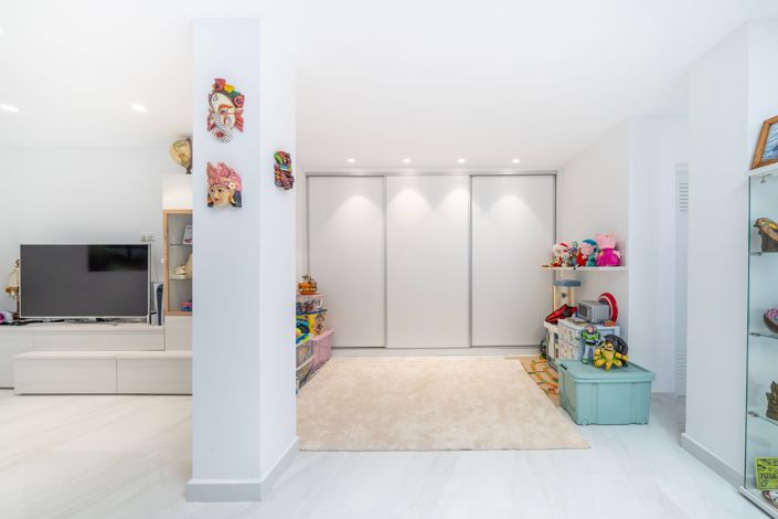 Image No.23-4 Bed House for sale