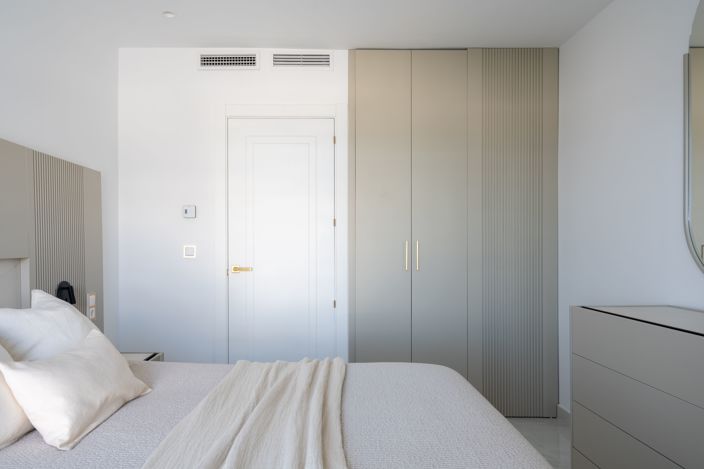 Image No.24-4 Bed House for sale