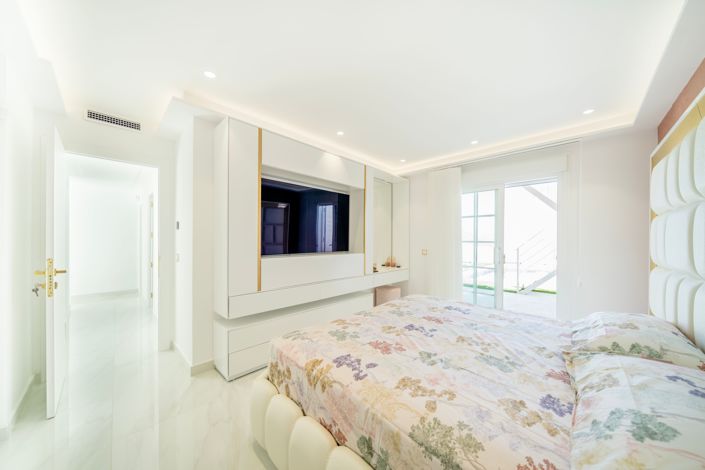 Image No.9-4 Bed House for sale