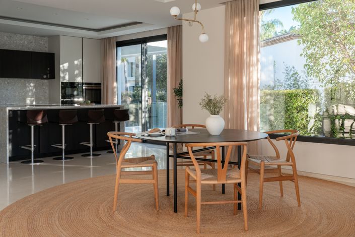 Image No.4-6 Bed Villa for sale