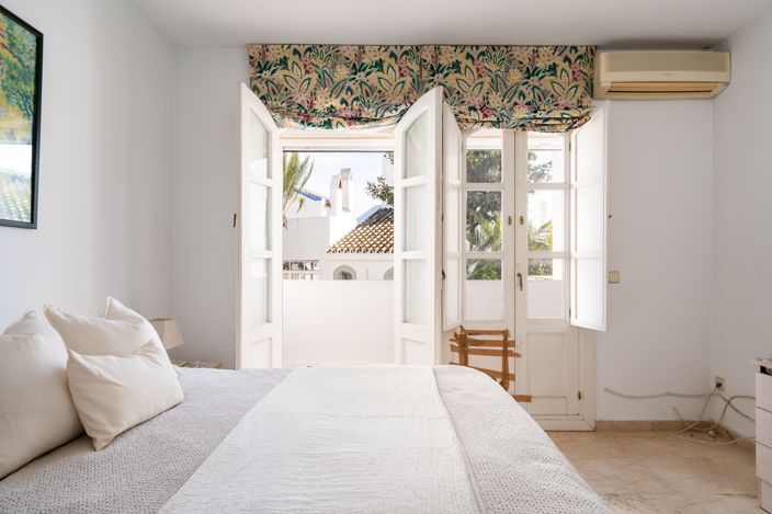 Image No.11-4 Bed House for sale