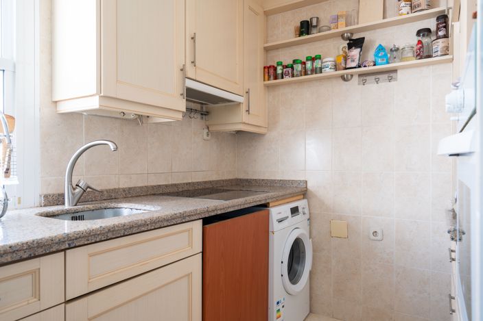 Image No.17-4 Bed House for sale