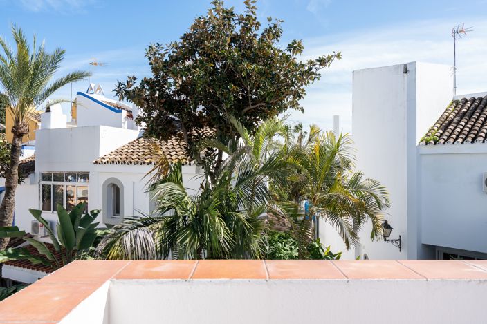 Image No.22-4 Bed House for sale