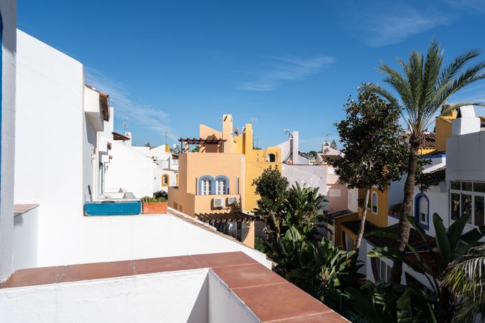 Image No.25-4 Bed House for sale