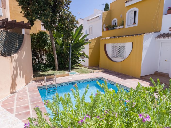 Image No.26-4 Bed House for sale