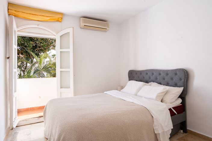 Image No.8-4 Bed House for sale