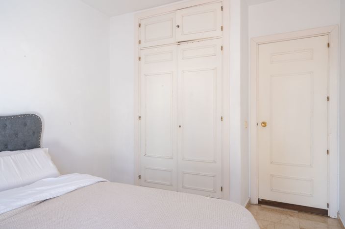 Image No.9-4 Bed House for sale