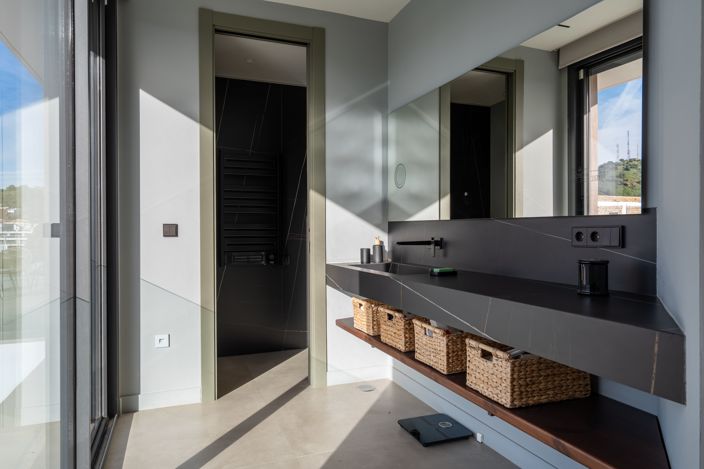 Image No.28-3 Bed House for sale