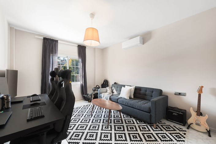 Image No.19-4 Bed House for sale