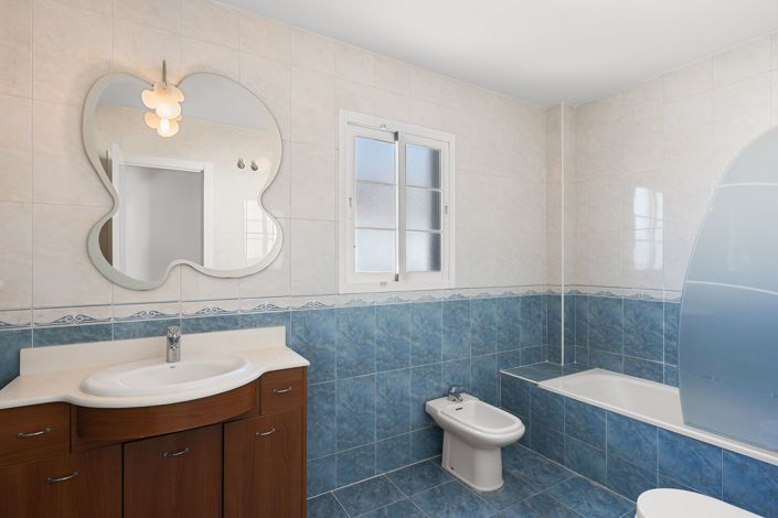 Image No.23-4 Bed House for sale