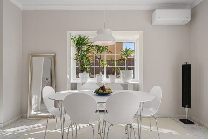 Image No.8-4 Bed House for sale