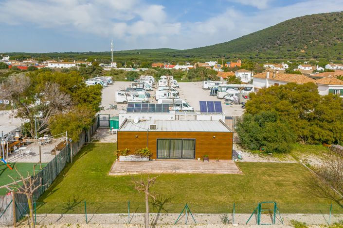 Image No.10-6 Bed Commercial for sale