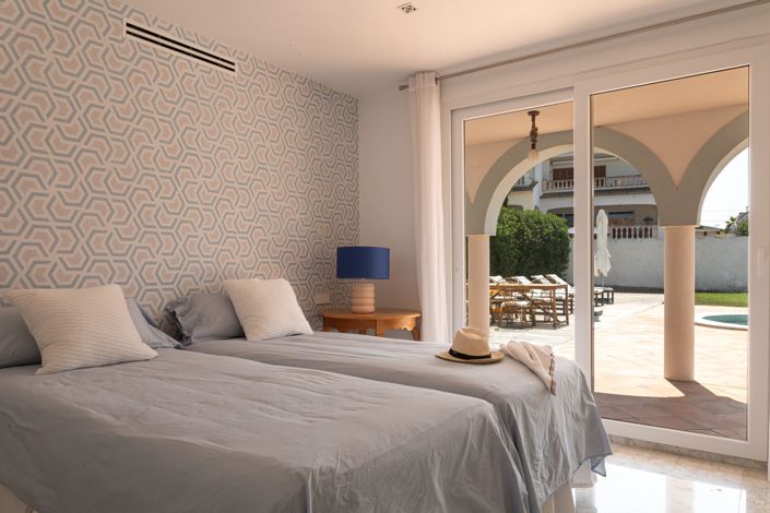 Image No.24-4 Bed House for sale