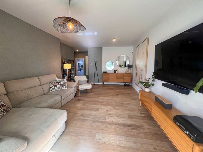 Image No.12-4 Bed Townhouse for sale