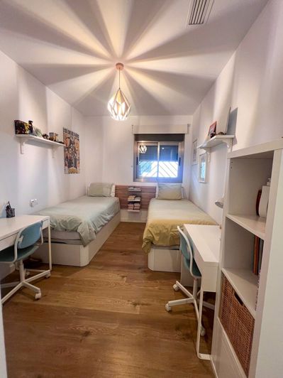 Image No.20-4 Bed Townhouse for sale