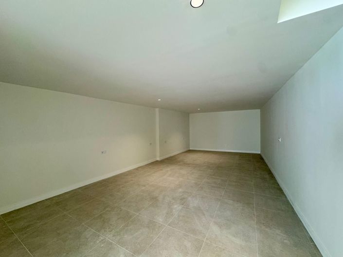 Image No.9-3 Bed Apartment for sale