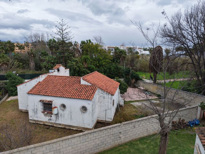 Image No.8-3 Bed House for sale