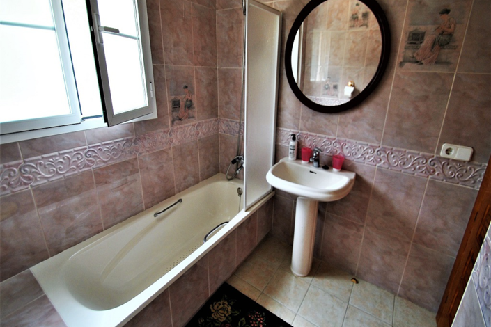 Image No.11-4 Bed House for sale