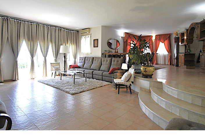 Image No.9-4 Bed House for sale