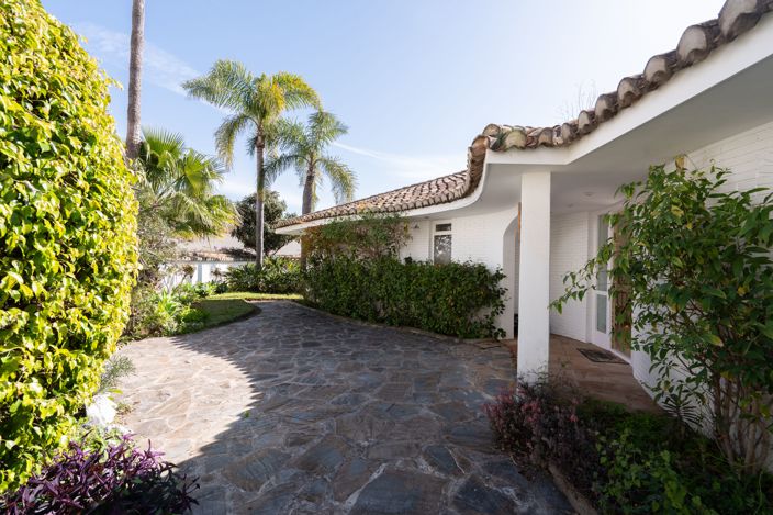 Image No.27-5 Bed Villa for sale