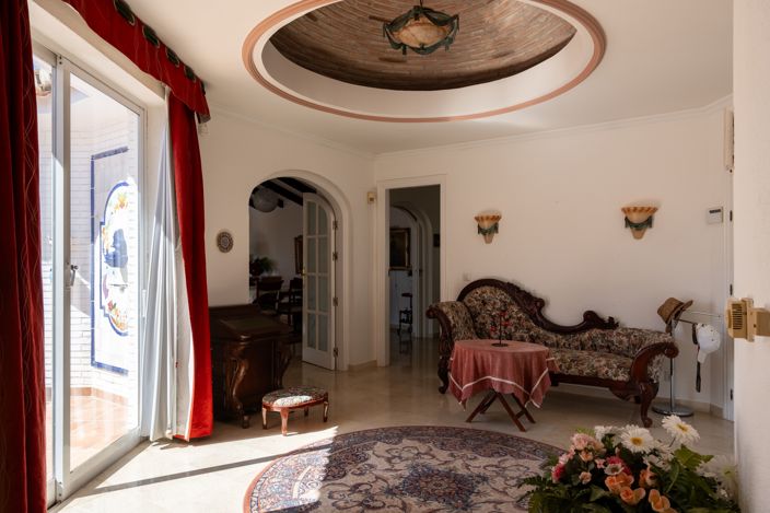 Image No.8-5 Bed Villa for sale