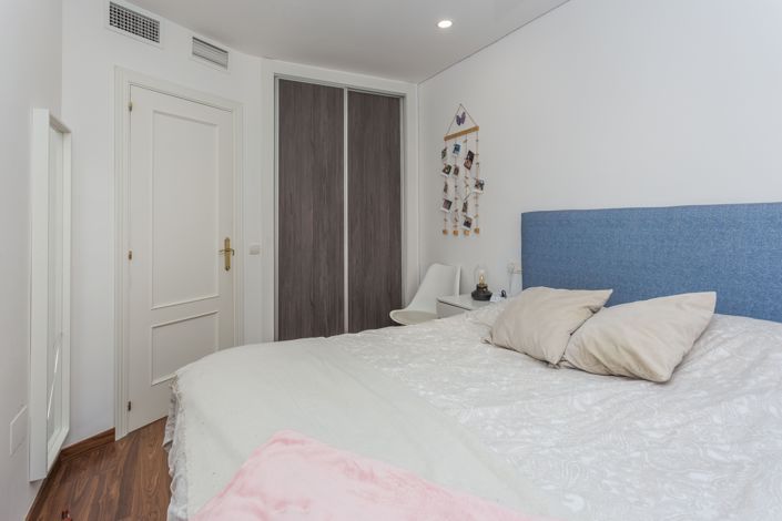 Image No.14-4 Bed Townhouse for sale