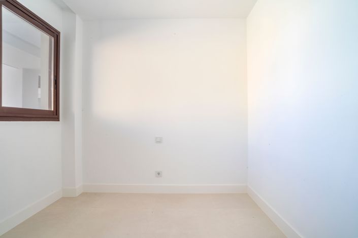 Image No.15-2 Bed Apartment for sale