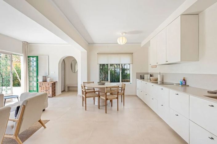 Image No.2-5 Bed House for sale