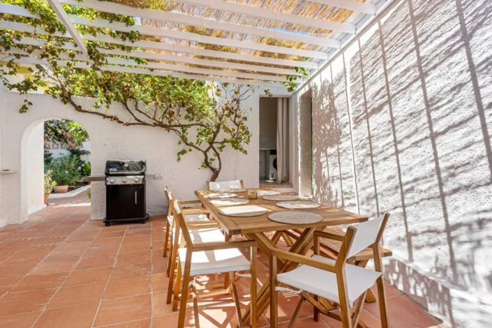 Image No.6-5 Bed House for sale