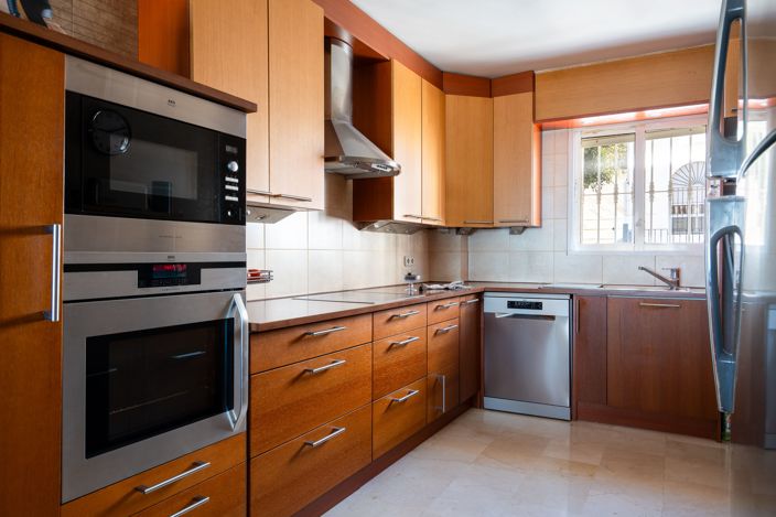 Image No.12-4 Bed House for sale