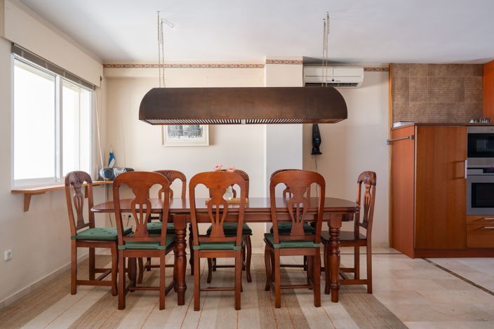 Image No.15-4 Bed House for sale