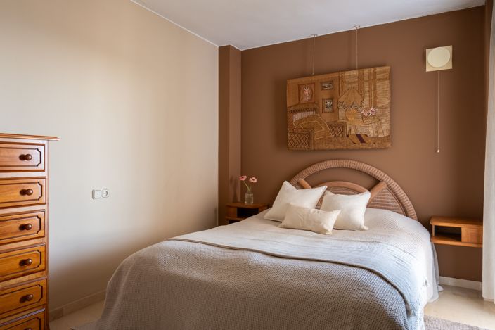 Image No.18-4 Bed House for sale