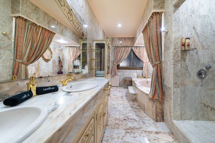 Image No.30-9 Bed House for sale