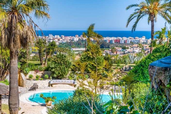 Image No.20-8 Bed Villa for sale