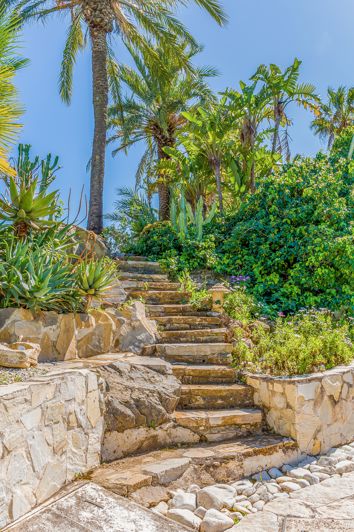 Image No.30-8 Bed Villa for sale