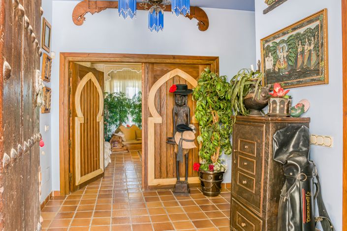 Image No.8-8 Bed Villa for sale