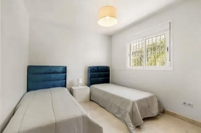 Image No.16-4 Bed House for sale