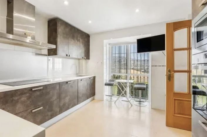 Image No.5-4 Bed House for sale