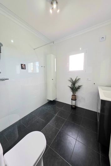 Image No.15-4 Bed House for sale