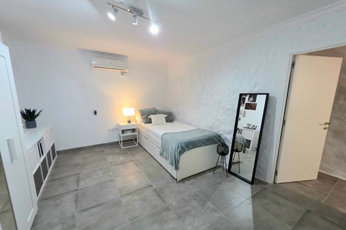 Image No.20-4 Bed House for sale