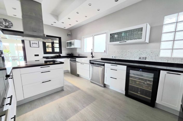 Image No.7-4 Bed House for sale