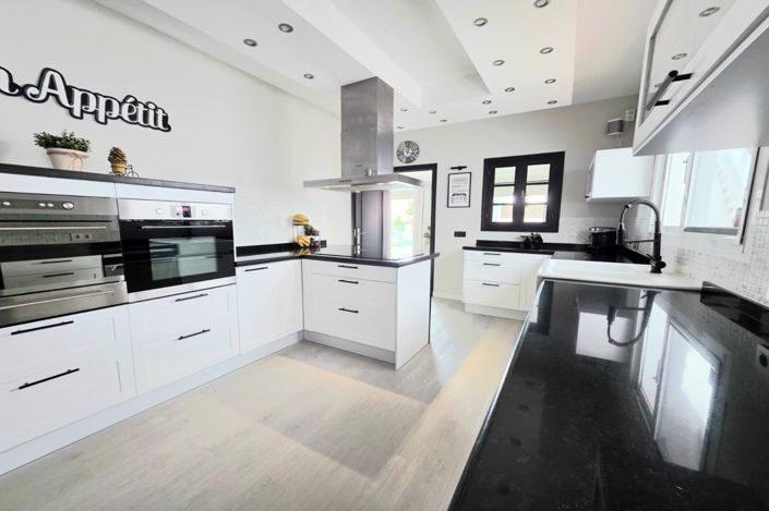 Image No.9-4 Bed House for sale