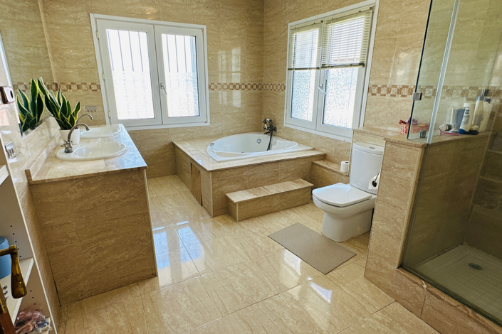 Image No.17-6 Bed Villa for sale