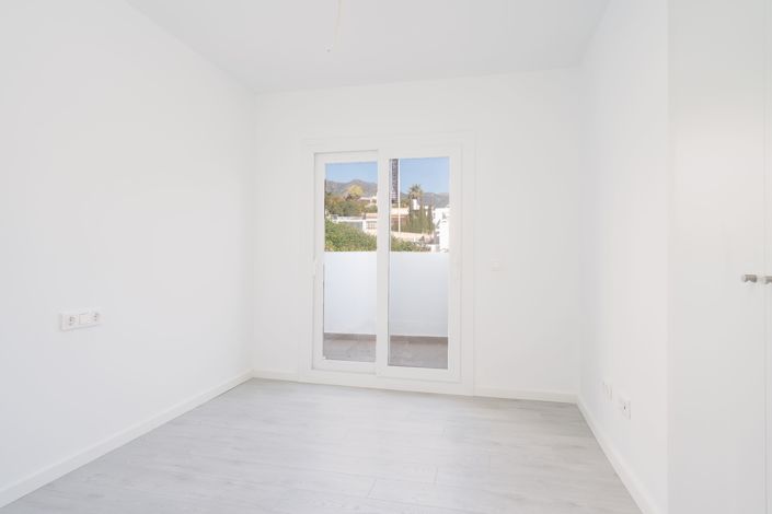 Image No.20-3 Bed Apartment for sale